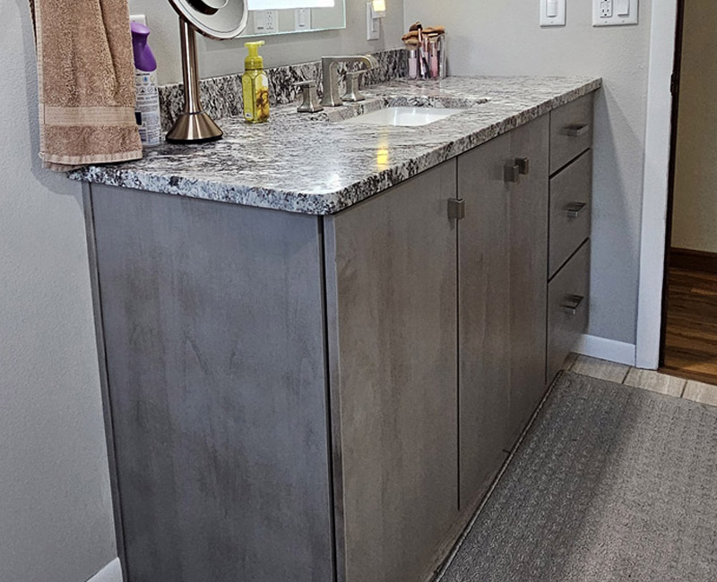 bathroom-before-renovations-near-rockford.jpg
